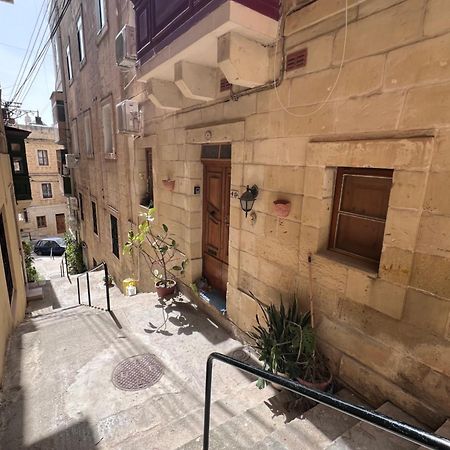 Three Apartment Birgu Luaran gambar