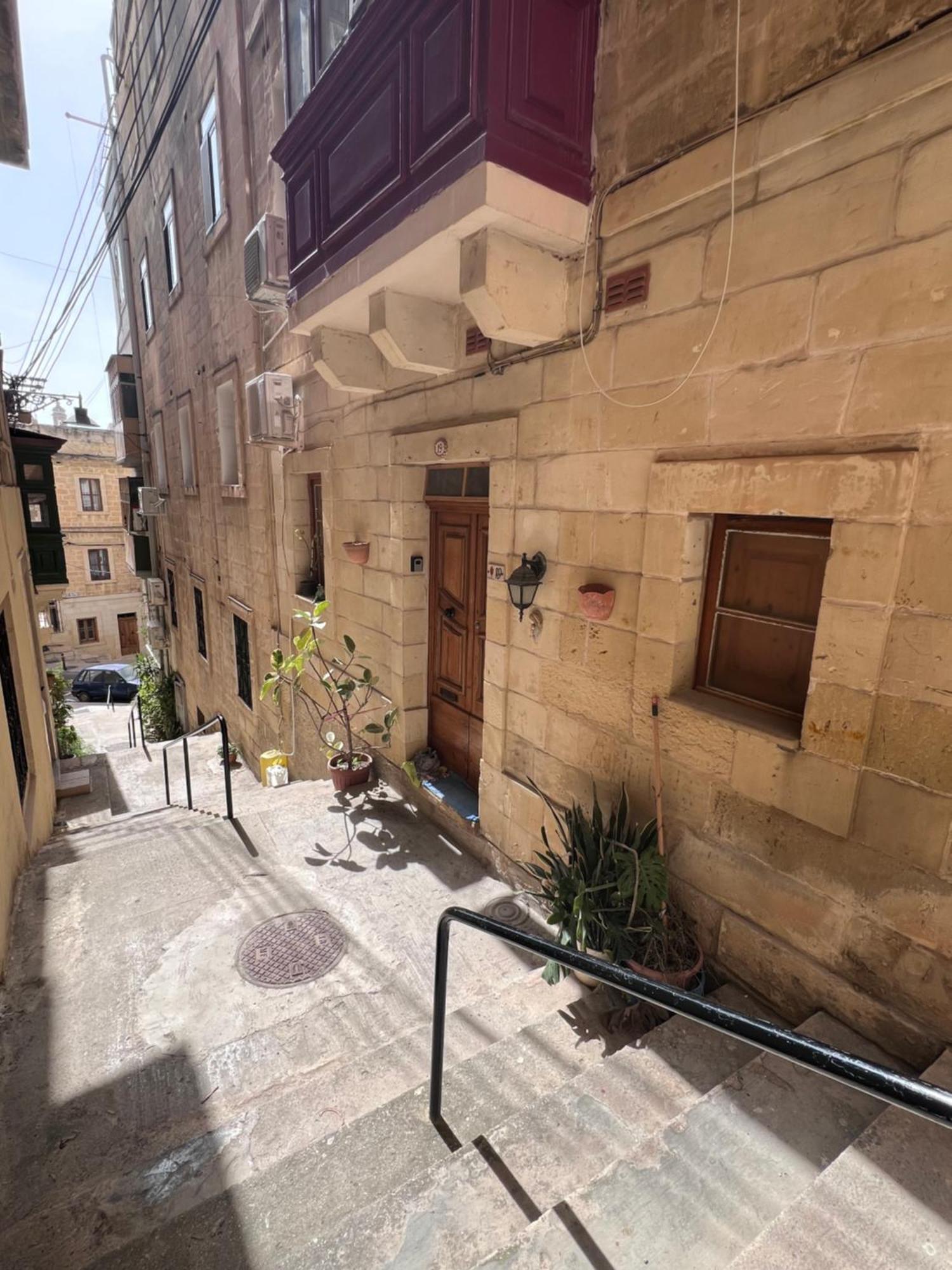 Three Apartment Birgu Luaran gambar