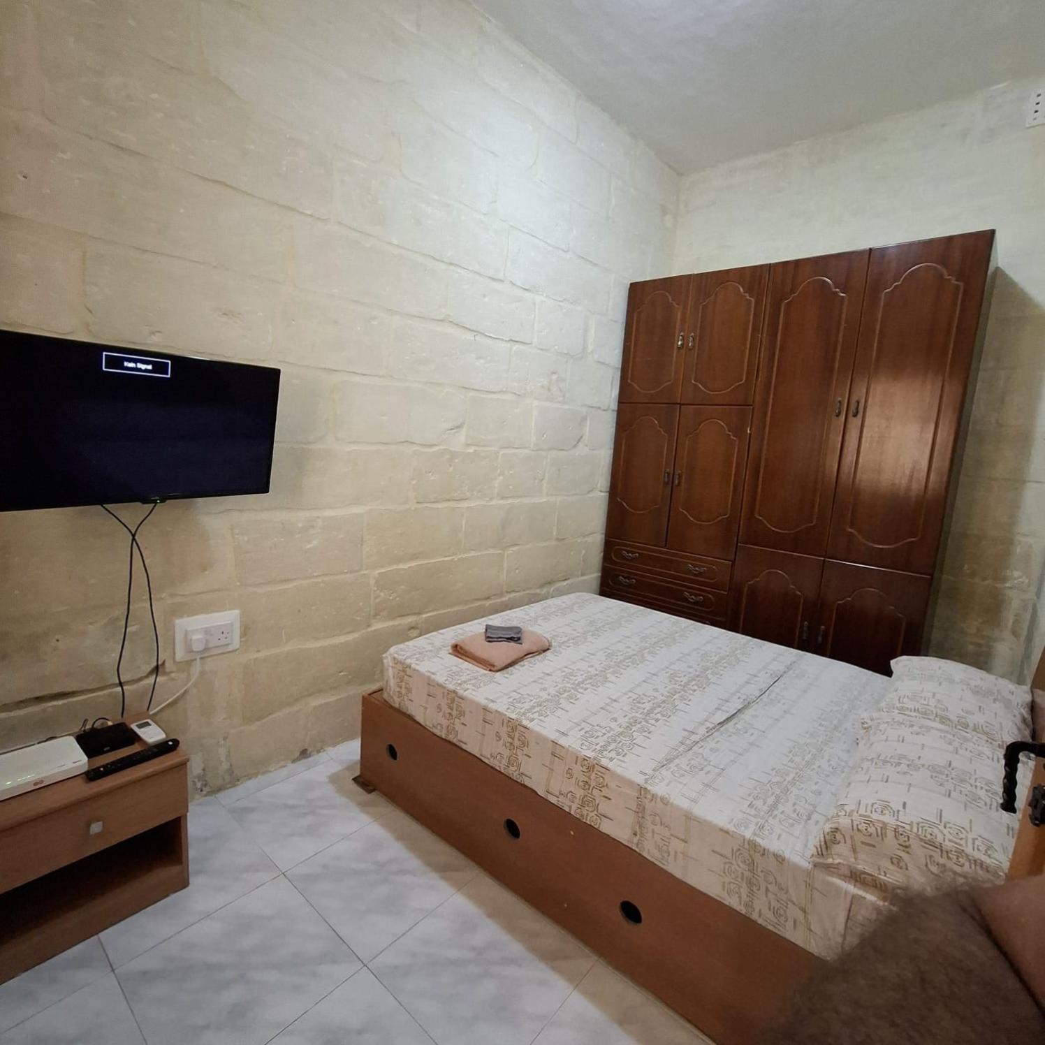 Three Apartment Birgu Luaran gambar