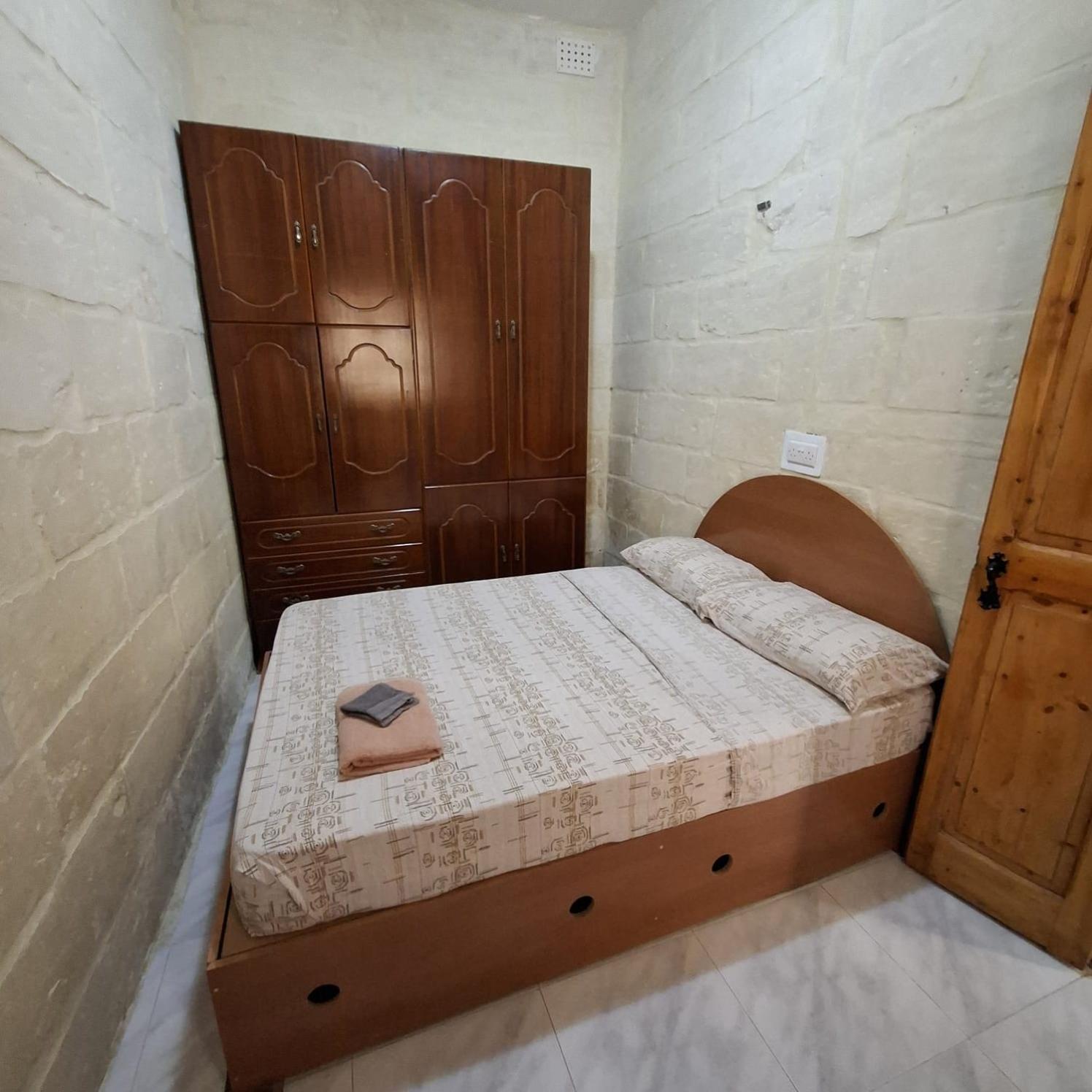Three Apartment Birgu Luaran gambar