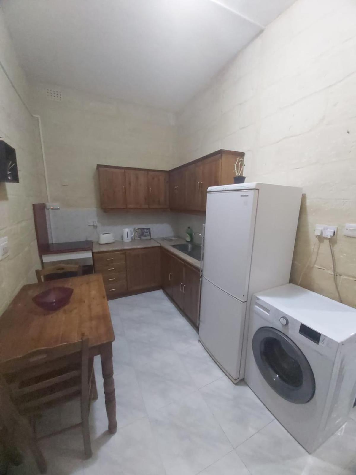 Three Apartment Birgu Luaran gambar